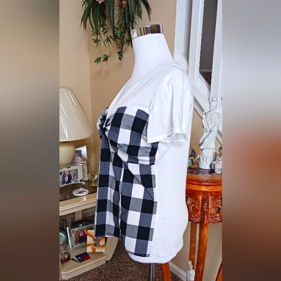 NY&Co. Black/ White checkered top. L EUC - Picture 4 of 7